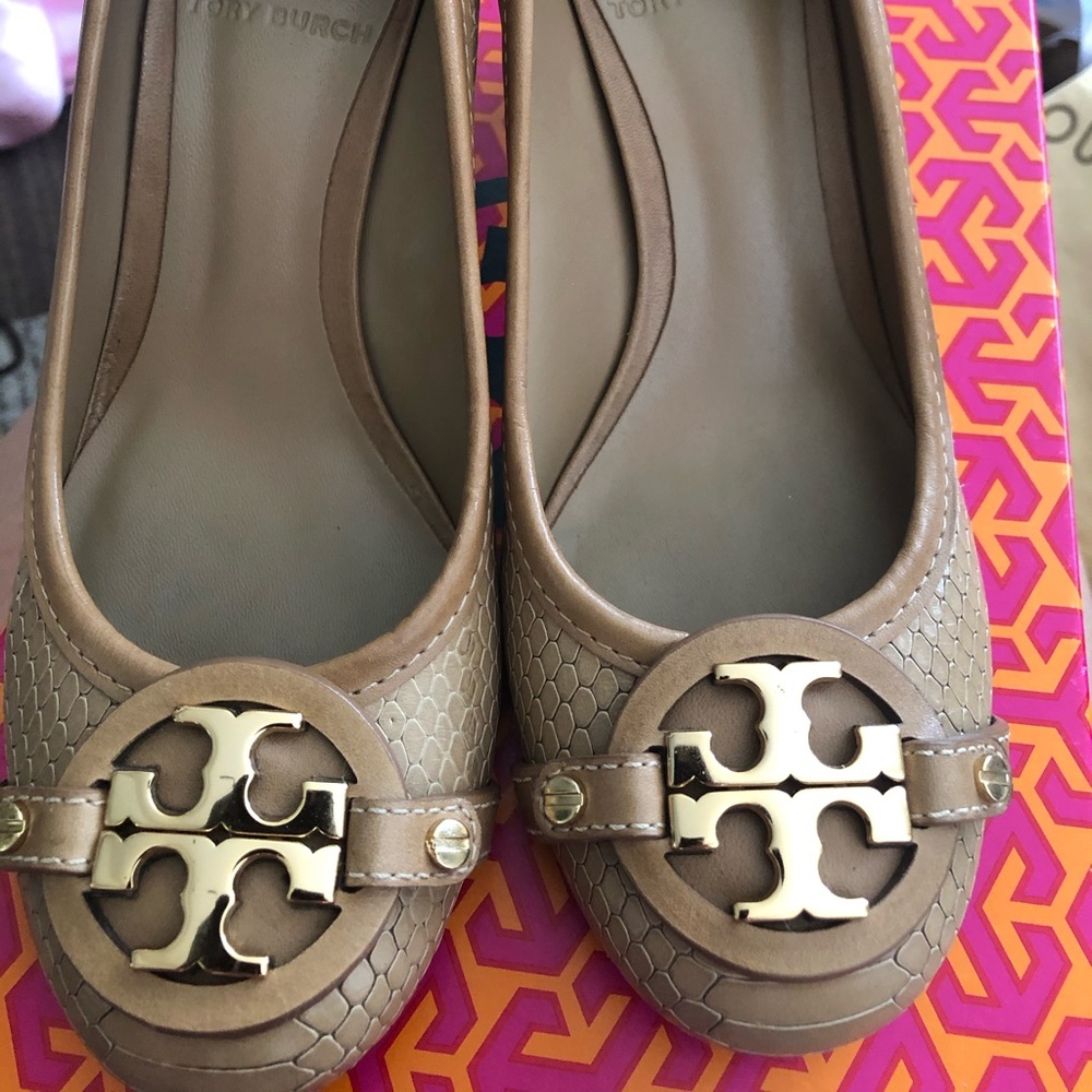 Tory Burch Aaden snake print pump in Walnut